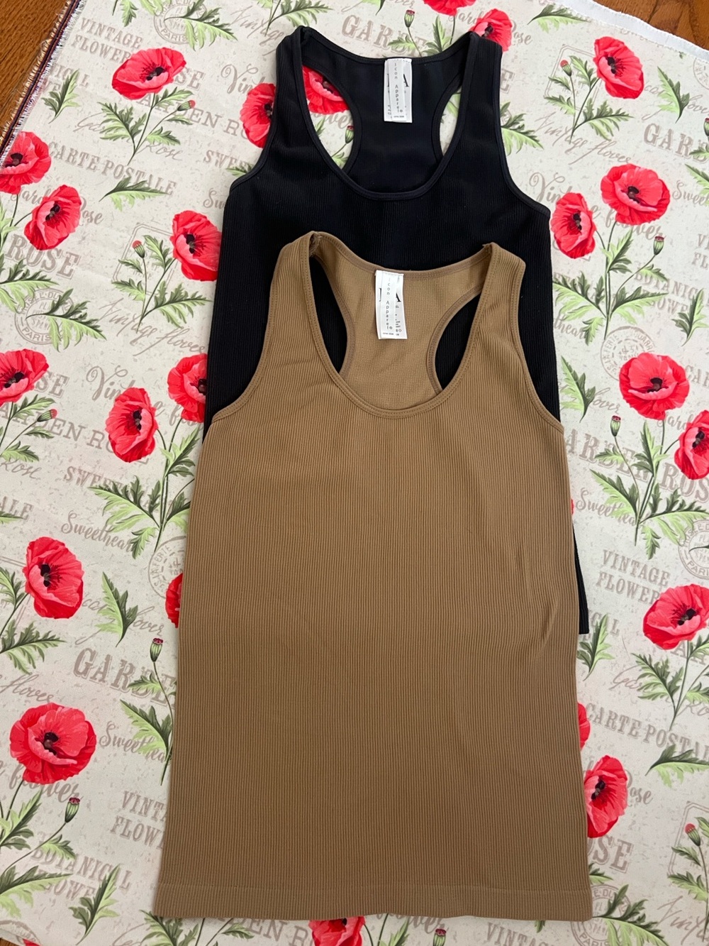 Set of 2 Ribbed Tank Tops